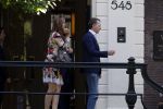 Amsterdam 6 juni 2023
Michiel Mol en zijn vrouw Marloes Mens verlaten het Waldorf ASstoria Hotel. Ze zijn vandaag 5 jaar getrouwd.