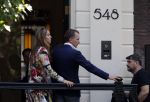 Amsterdam 6 juni 2023
Michiel Mol en zijn vrouw Marloes Mens verlaten het Waldorf ASstoria Hotel. Ze zijn vandaag 5 jaar getrouwd.