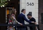 Amsterdam 6 juni 2023
Michiel Mol en zijn vrouw Marloes Mens verlaten het Waldorf ASstoria Hotel. Ze zijn vandaag 5 jaar getrouwd.