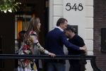 Amsterdam 6 juni 2023
Michiel Mol en zijn vrouw Marloes Mens verlaten het Waldorf ASstoria Hotel. Ze zijn vandaag 5 jaar getrouwd.