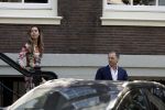 Amsterdam 6 juni 2023
Michiel Mol en zijn vrouw Marloes Mens verlaten het Waldorf ASstoria Hotel. Ze zijn vandaag 5 jaar getrouwd.