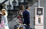 Amsterdam 6 juni 2023
Michiel Mol en zijn vrouw Marloes Mens verlaten het Waldorf ASstoria Hotel. Ze zijn vandaag 5 jaar getrouwd.