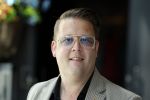 Amsterdam 11 juni 2023
Presentatie cd Jeffrey Schenk en Bobbie Eakes bij the Harbour Club.
Rutger v barneveld met vriendin