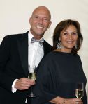 Amsterdam 8 juni 2024
Het Amsterdam diner in AFAS live . Vele Bekende mensen en zakenmensen kwamen naar het gala waar geld opgehaald wordt voor het aids fonds. Astrid Joosten en haar man Rob Peters