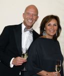 Amsterdam 8 juni 2024
Het Amsterdam diner in AFAS live . Vele Bekende mensen en zakenmensen kwamen naar het gala waar geld opgehaald wordt voor het aids fonds. Astrid Joosten en haar man Rob Peters