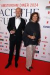 Amsterdam 8 juni 2024
Het Amsterdam diner in AFAS live . Vele Bekende mensen en zakenmensen kwamen naar het gala waar geld opgehaald wordt voor het aids fonds. Astrid Joosten en haar man Rob Peters