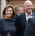 Amsterdam 8 juni 2024
Het Amsterdam diner in AFAS live . Vele Bekende mensen en zakenmensen kwamen naar het gala waar geld opgehaald wordt voor het aids fonds. Astrid Joosten en haar man Rob Peters