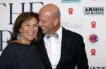 Amsterdam 8 juni 2024
Het Amsterdam diner in AFAS live . Vele Bekende mensen en zakenmensen kwamen naar het gala waar geld opgehaald wordt voor het aids fonds. Astrid Joosten en haar man Rob Peters