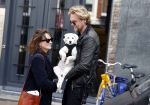 Amsterdam 27 maart 2024
Barbara Sloesen met vriend Joost Hofman en hun hondje in het centrum van amsterdam.