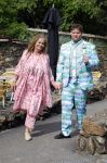 Arnhem 27 mei 2024
Trouwen Robbert de Nijs en zijn vrouw Sharon in Burgers Zoo. Zijn vader Rob de Nijs en moeder Belinda Meuldijk waren de getuigen . Belinda Meuldijk kwam met partner Thierry en zoon Yoshi de Nijs