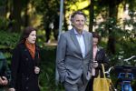 Amsterdam 6 juni 2024
Bert Koenders met zijn vrouw  in het westerpark