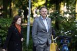 Amsterdam 6 juni 2024
Bert Koenders met zijn vrouw  in het westerpark