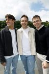 Fijnaart 31 mei 2024
BBQ bij fam Bauer in de tuin . Frans Bauer maakt samen met Lee Towers bekend dat hij dit jaar twee keer in Ahoy op graat treden. Aanwezig Frans Bauer Mariska Bauer Christiaan Bauer ( met vriendin Kim) Frans Bauer jr Jan Bauer en Lucas Bauer .