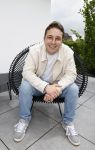 Fijnaart 31 mei 2024
BBQ bij fam Bauer in de tuin . Frans Bauer maakt samen met Lee Towers bekend dat hij dit jaar twee keer in Ahoy op graat treden. Aanwezig Frans Bauer Mariska Bauer Christiaan Bauer ( met vriendin Kim) Frans Bauer jr Jan Bauer en Lucas Bauer .
