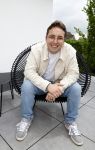 Fijnaart 31 mei 2024
BBQ bij fam Bauer in de tuin . Frans Bauer maakt samen met Lee Towers bekend dat hij dit jaar twee keer in Ahoy op graat treden. Aanwezig Frans Bauer Mariska Bauer Christiaan Bauer ( met vriendin Kim) Frans Bauer jr Jan Bauer en Lucas Bauer .