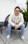 Fijnaart 31 mei 2024
BBQ bij fam Bauer in de tuin . Frans Bauer maakt samen met Lee Towers bekend dat hij dit jaar twee keer in Ahoy op graat treden. Aanwezig Frans Bauer Mariska Bauer Christiaan Bauer ( met vriendin Kim) Frans Bauer jr Jan Bauer en Lucas Bauer .