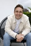 Fijnaart 31 mei 2024
BBQ bij fam Bauer in de tuin . Frans Bauer maakt samen met Lee Towers bekend dat hij dit jaar twee keer in Ahoy op graat treden. Aanwezig Frans Bauer Mariska Bauer Christiaan Bauer ( met vriendin Kim) Frans Bauer jr Jan Bauer en Lucas Bauer .