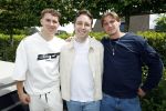 Fijnaart 31 mei 2024
BBQ bij fam Bauer in de tuin . Frans Bauer maakt samen met Lee Towers bekend dat hij dit jaar twee keer in Ahoy op graat treden. Aanwezig Frans Bauer Mariska Bauer Christiaan Bauer ( met vriendin Kim) Frans Bauer jr Jan Bauer en Lucas Bauer . Christiaan Bauer met twee vrienden en songwriters