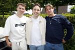 Fijnaart 31 mei 2024
BBQ bij fam Bauer in de tuin . Frans Bauer maakt samen met Lee Towers bekend dat hij dit jaar twee keer in Ahoy op graat treden. Aanwezig Frans Bauer Mariska Bauer Christiaan Bauer ( met vriendin Kim) Frans Bauer jr Jan Bauer en Lucas Bauer . Christiaan Bauer met twee vrienden en songwriters
