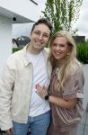 Fijnaart 31 mei 2024
BBQ bij fam Bauer in de tuin . Frans Bauer maakt samen met Lee Towers bekend dat hij dit jaar twee keer in Ahoy op graat treden. Aanwezig Frans Bauer Mariska Bauer Christiaan Bauer ( met vriendin Kim) Frans Bauer jr Jan Bauer en Lucas Bauer .