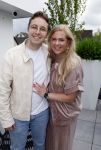Fijnaart 31 mei 2024
BBQ bij fam Bauer in de tuin . Frans Bauer maakt samen met Lee Towers bekend dat hij dit jaar twee keer in Ahoy op graat treden. Aanwezig Frans Bauer Mariska Bauer Christiaan Bauer ( met vriendin Kim) Frans Bauer jr Jan Bauer en Lucas Bauer .