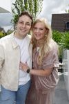 Fijnaart 31 mei 2024
BBQ bij fam Bauer in de tuin . Frans Bauer maakt samen met Lee Towers bekend dat hij dit jaar twee keer in Ahoy op graat treden. Aanwezig Frans Bauer Mariska Bauer Christiaan Bauer ( met vriendin Kim) Frans Bauer jr Jan Bauer en Lucas Bauer .