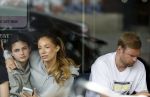 Amsterdam 30 juni 2024
Davy Klaassen met nieuw kapsel en zijn vrouw op terras in Amsterdam zuid.
Ze zijn pas getrouwd.