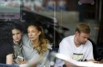 Amsterdam 30 juni 2024
Davy Klaassen met nieuw kapsel en zijn vrouw op terras in Amsterdam zuid.
Ze zijn pas getrouwd.