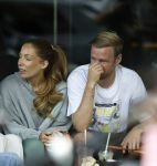 Amsterdam 30 juni 2024
Davy Klaassen met nieuw kapsel en zijn vrouw op terras in Amsterdam zuid.
Ze zijn pas getrouwd.