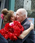 Amsterdam 4 juni 2024
Boekpresentatie Debbie de Jong van B&B Vol liefde . Debbie de Jong met ex Alfred v d Heuvel en zijn nieuwe vriendin