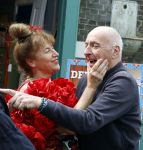 Amsterdam 4 juni 2024
Boekpresentatie Debbie de Jong van B&B Vol liefde . Debbie de Jong met ex Alfred v d Heuvel en zijn nieuwe vriendin