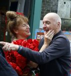 Amsterdam 4 juni 2024
Boekpresentatie Debbie de Jong van B&B Vol liefde . Debbie de Jong met ex Alfred v d Heuvel en zijn nieuwe vriendin