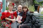 Amsterdam 4 juni 2024
Boekpresentatie Debbie de Jong van B&B Vol liefde . Debbie de Jong met ex Alfred v d Heuvel en zijn nieuwe vriendin Lonneke Stulen