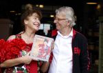 Amsterdam 4 juni 2024
Boekpresentatie Debbie de Jong van B&B Vol liefde . Debbie de Jong en partner Paul