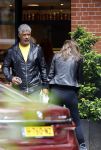 Amsterdam 3 juni 2024
Frank Rijkaard en zijn vrouw Stephanie Rijkaard doen boodschappen in Amsterdam zuid. Stephanie loopt op krukken .