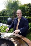 Fijnaart  31 mei 2024
BBQ bij fam Bauer in de tuin . Frans Bauer maakt samen met Lee Towers bekend dat hij dit jaar twee keer in Ahoy op graat treden. Aanwezig Frans Bauer Mariska Bauer Christiaan Bauer ( met vriendin Kim) Frans Bauer jr Jan Bauer en Lucas Bauer .
