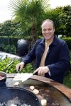 Fijnaart  31 mei 2024
BBQ bij fam Bauer in de tuin . Frans Bauer maakt samen met Lee Towers bekend dat hij dit jaar twee keer in Ahoy op graat treden. Aanwezig Frans Bauer Mariska Bauer Christiaan Bauer ( met vriendin Kim) Frans Bauer jr Jan Bauer en Lucas Bauer .