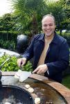 Fijnaart  31 mei 2024
BBQ bij fam Bauer in de tuin . Frans Bauer maakt samen met Lee Towers bekend dat hij dit jaar twee keer in Ahoy op graat treden. Aanwezig Frans Bauer Mariska Bauer Christiaan Bauer ( met vriendin Kim) Frans Bauer jr Jan Bauer en Lucas Bauer .