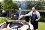 Fijnaart  31 mei 2024
BBQ bij fam Bauer in de tuin . Frans Bauer maakt samen met Lee Towers bekend dat hij dit jaar twee keer in Ahoy op graat treden. Aanwezig Frans Bauer Mariska Bauer Christiaan Bauer ( met vriendin Kim) Frans Bauer jr Jan Bauer en Lucas Bauer .