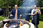 Fijnaart  31 mei 2024
BBQ bij fam Bauer in de tuin . Frans Bauer maakt samen met Lee Towers bekend dat hij dit jaar twee keer in Ahoy op graat treden. Aanwezig Frans Bauer Mariska Bauer Christiaan Bauer ( met vriendin Kim) Frans Bauer jr Jan Bauer en Lucas Bauer .
