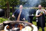 Fijnaart  31 mei 2024
BBQ bij fam Bauer in de tuin . Frans Bauer maakt samen met Lee Towers bekend dat hij dit jaar twee keer in Ahoy op graat treden. Aanwezig Frans Bauer Mariska Bauer Christiaan Bauer ( met vriendin Kim) Frans Bauer jr Jan Bauer en Lucas Bauer .