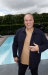 Fijnaart  31 mei 2024
BBQ bij fam Bauer in de tuin . Frans Bauer maakt samen met Lee Towers bekend dat hij dit jaar twee keer in Ahoy op graat treden. Aanwezig Frans Bauer Mariska Bauer Christiaan Bauer ( met vriendin Kim) Frans Bauer jr Jan Bauer en Lucas Bauer .