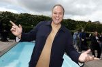 Fijnaart  31 mei 2024
BBQ bij fam Bauer in de tuin . Frans Bauer maakt samen met Lee Towers bekend dat hij dit jaar twee keer in Ahoy op graat treden. Aanwezig Frans Bauer Mariska Bauer Christiaan Bauer ( met vriendin Kim) Frans Bauer jr Jan Bauer en Lucas Bauer .