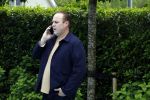 Fijnaart  31 mei 2024
BBQ bij fam Bauer in de tuin . Frans Bauer maakt samen met Lee Towers bekend dat hij dit jaar twee keer in Ahoy op graat treden. Aanwezig Frans Bauer Mariska Bauer Christiaan Bauer ( met vriendin Kim) Frans Bauer jr Jan Bauer en Lucas Bauer .