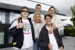 Fijnaart 31 mei  2024
BBQ bij fam Bauer in de tuin . Frans Bauer maakt samen met Lee Towers bekend dat hij dit jaar twee keer in Ahoy op graat treden. Aanwezig Frans Bauer Mariska Bauer Christiaan Bauer ( met vriendin Kim) Frans Bauer jr Jan Bauer en Lucas Bauer .