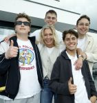 Fijnaart 31 mei  2024
BBQ bij fam Bauer in de tuin . Frans Bauer maakt samen met Lee Towers bekend dat hij dit jaar twee keer in Ahoy op graat treden. Aanwezig Frans Bauer Mariska Bauer Christiaan Bauer ( met vriendin Kim) Frans Bauer jr Jan Bauer en Lucas Bauer .