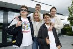 Fijnaart 31 mei  2024
BBQ bij fam Bauer in de tuin . Frans Bauer maakt samen met Lee Towers bekend dat hij dit jaar twee keer in Ahoy op graat treden. Aanwezig Frans Bauer Mariska Bauer Christiaan Bauer ( met vriendin Kim) Frans Bauer jr Jan Bauer en Lucas Bauer .