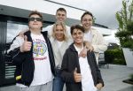Fijnaart 31 mei  2024
BBQ bij fam Bauer in de tuin . Frans Bauer maakt samen met Lee Towers bekend dat hij dit jaar twee keer in Ahoy op graat treden. Aanwezig Frans Bauer Mariska Bauer Christiaan Bauer ( met vriendin Kim) Frans Bauer jr Jan Bauer en Lucas Bauer .