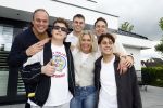 Fijnaart 31 mei  2024
BBQ bij fam Bauer in de tuin . Frans Bauer maakt samen met Lee Towers bekend dat hij dit jaar twee keer in Ahoy op graat treden. Aanwezig Frans Bauer Mariska Bauer Christiaan Bauer ( met vriendin Kim) Frans Bauer jr Jan Bauer en Lucas Bauer .