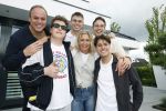Fijnaart 31 mei  2024
BBQ bij fam Bauer in de tuin . Frans Bauer maakt samen met Lee Towers bekend dat hij dit jaar twee keer in Ahoy op graat treden. Aanwezig Frans Bauer Mariska Bauer Christiaan Bauer ( met vriendin Kim) Frans Bauer jr Jan Bauer en Lucas Bauer .